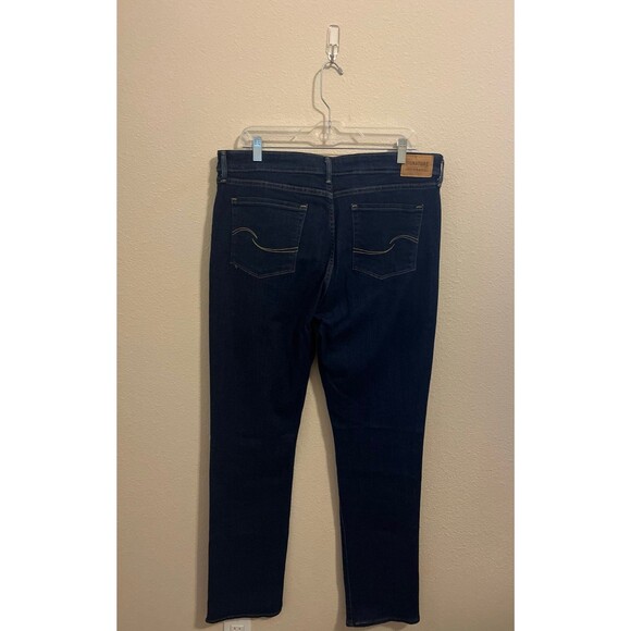 SIGNATURE LEVI STRAUSS.
MID-RISE STRAIGHT Jeans - Picture 2 of 5